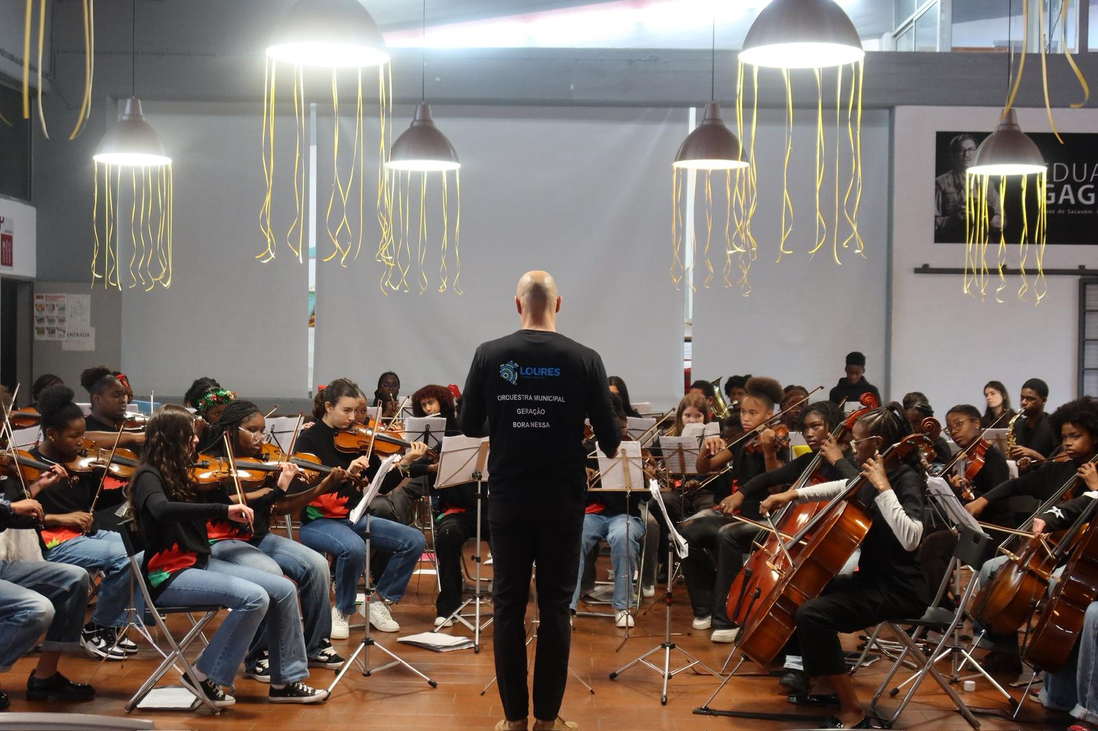 Orquestra_mun_geração_bora_ness_celebra_valores_paz e fatern_2