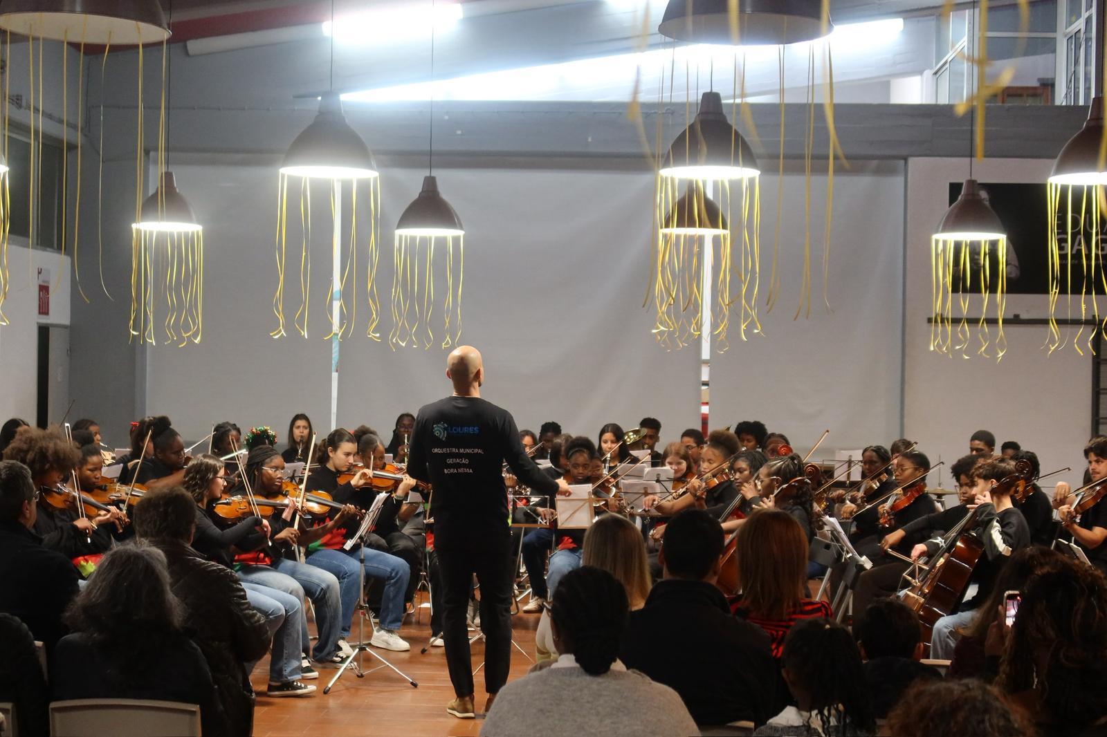 Orquestra_mun_geração_bora_ness_celebra_valores_paz e fatern_3