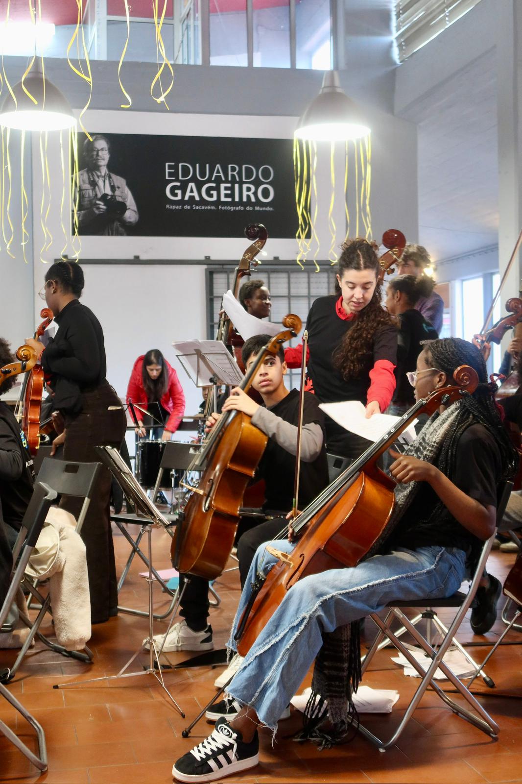 Orquestra_mun_geração_bora_ness_celebra_valores_paz e fatern_4